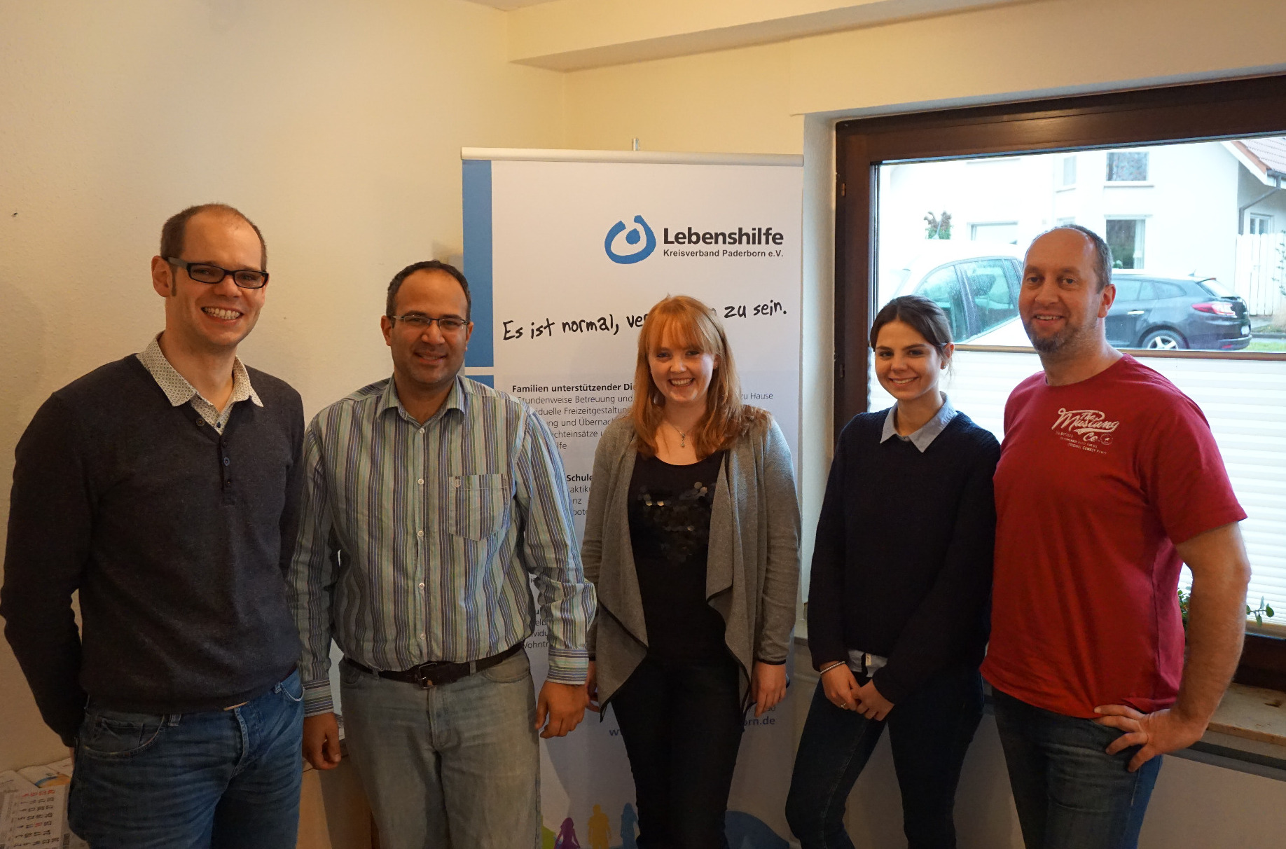 Bild von links: Viktor Engelke (päd. Leitung der Lebenshilfe), Norman Hansmeyer (Treffpunkt 34 Büren), Sabrina Müther (Projektleitung), Lea Heinrich (Projektverantwortliche) und Harry Lause (HOT Hövelhof)