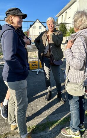 Viele Nachbar:innen waren beim Spatenstich vor Ort und neugierig auf das neue Zuhause, das künftig die Nachbarschaft bereichern wird. 